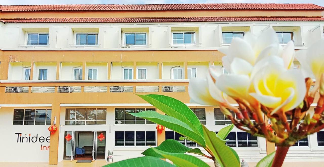 Tinidee Hotel Ранонг Экстерьер фото