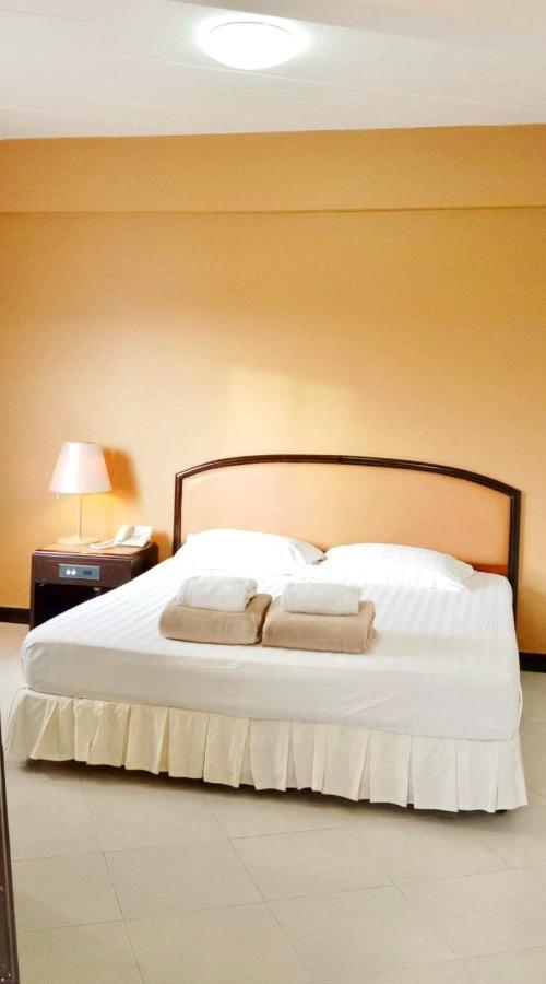 Tinidee Hotel Ранонг Экстерьер фото