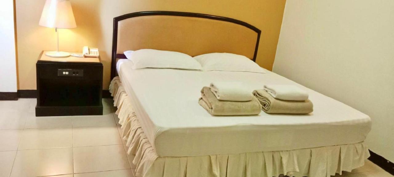 Tinidee Hotel Ранонг Экстерьер фото