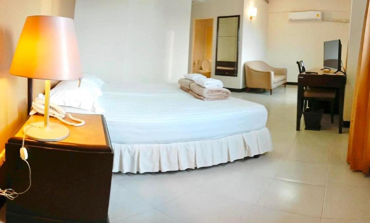 Tinidee Hotel Ранонг Экстерьер фото