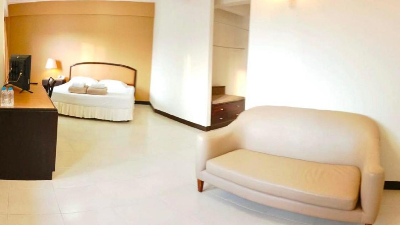 Tinidee Hotel Ранонг Экстерьер фото