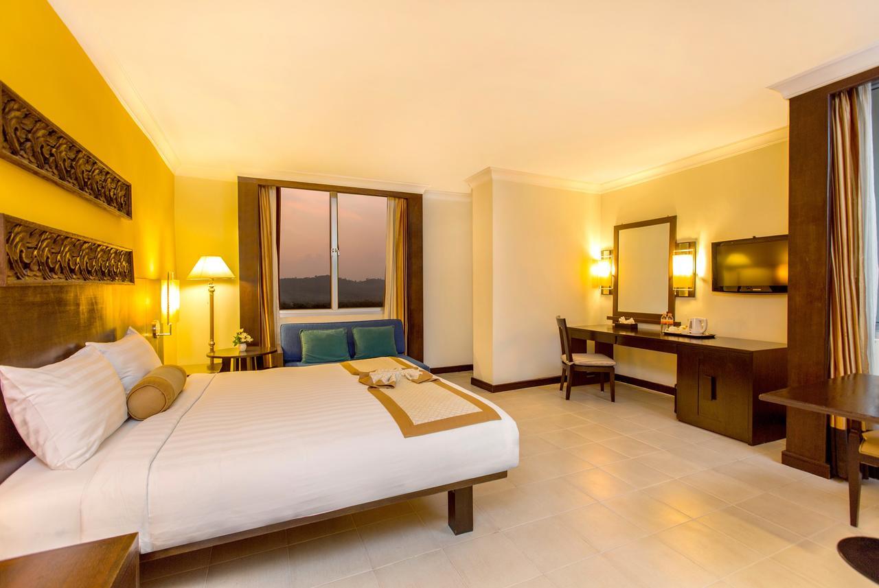 Tinidee Hotel Ранонг Экстерьер фото