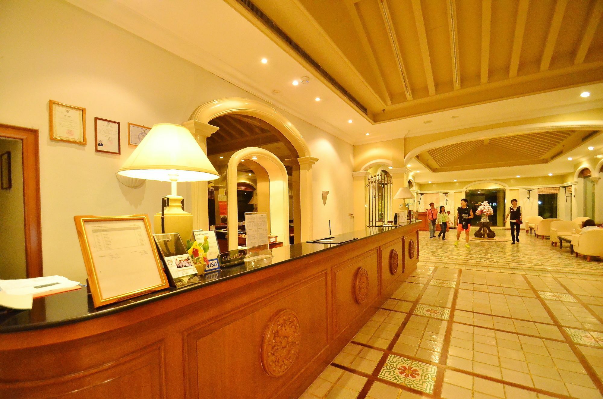 Tinidee Hotel Ранонг Экстерьер фото